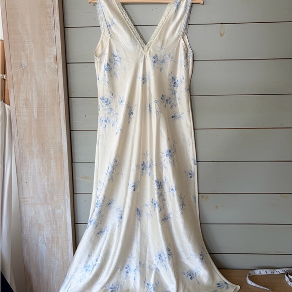Jones New York Satin Floral Slip Dress / Nightgown | Cream + Blue | Size L/G - Picture 5 of 7